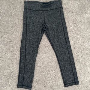 Under Armour Black Crop Length leggings Size Small